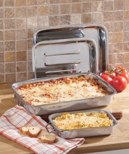 The varied sizes of the Set of 4 Lasagna Baking Pans are perfect for any event from a large dinner with guests to a cozy meal for two. 
