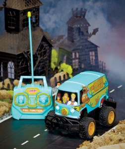 Ghosts and monsters don't stand a chance when you track them down with this Scooby Doo Remote Control Mystery Machine.