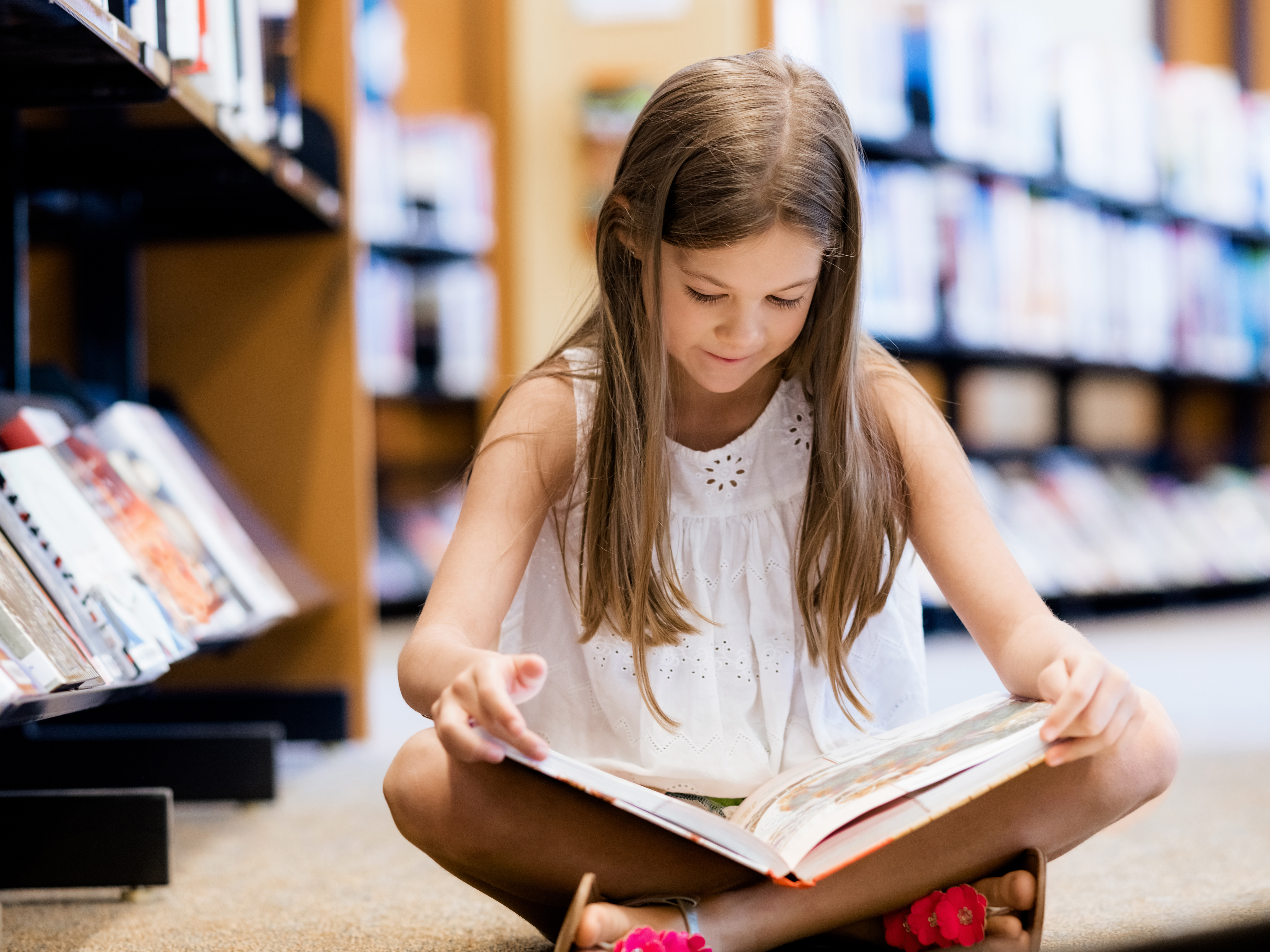 little-girl-reading-in-library