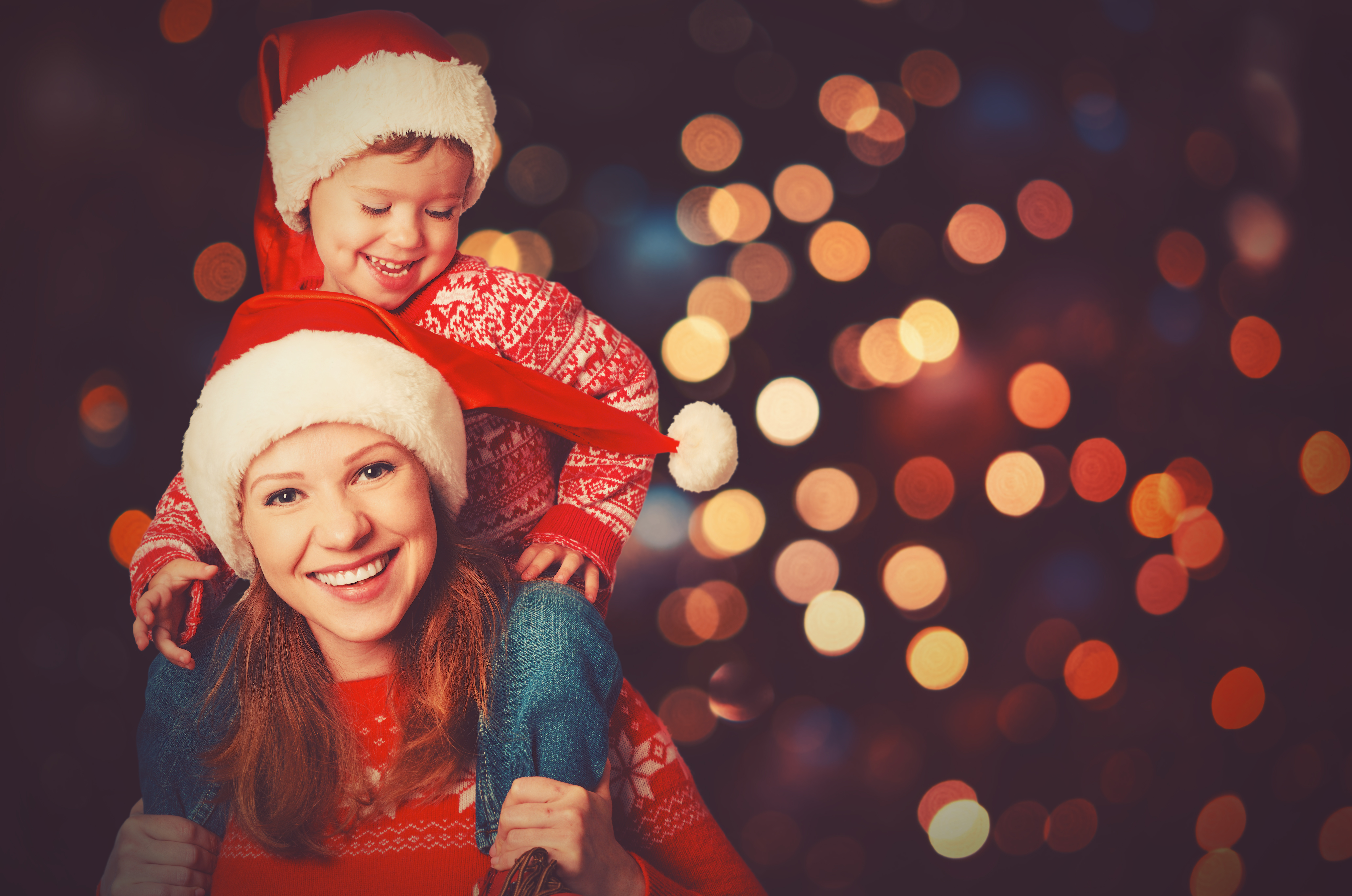 mother-and-daughter-christmas-santa-hats