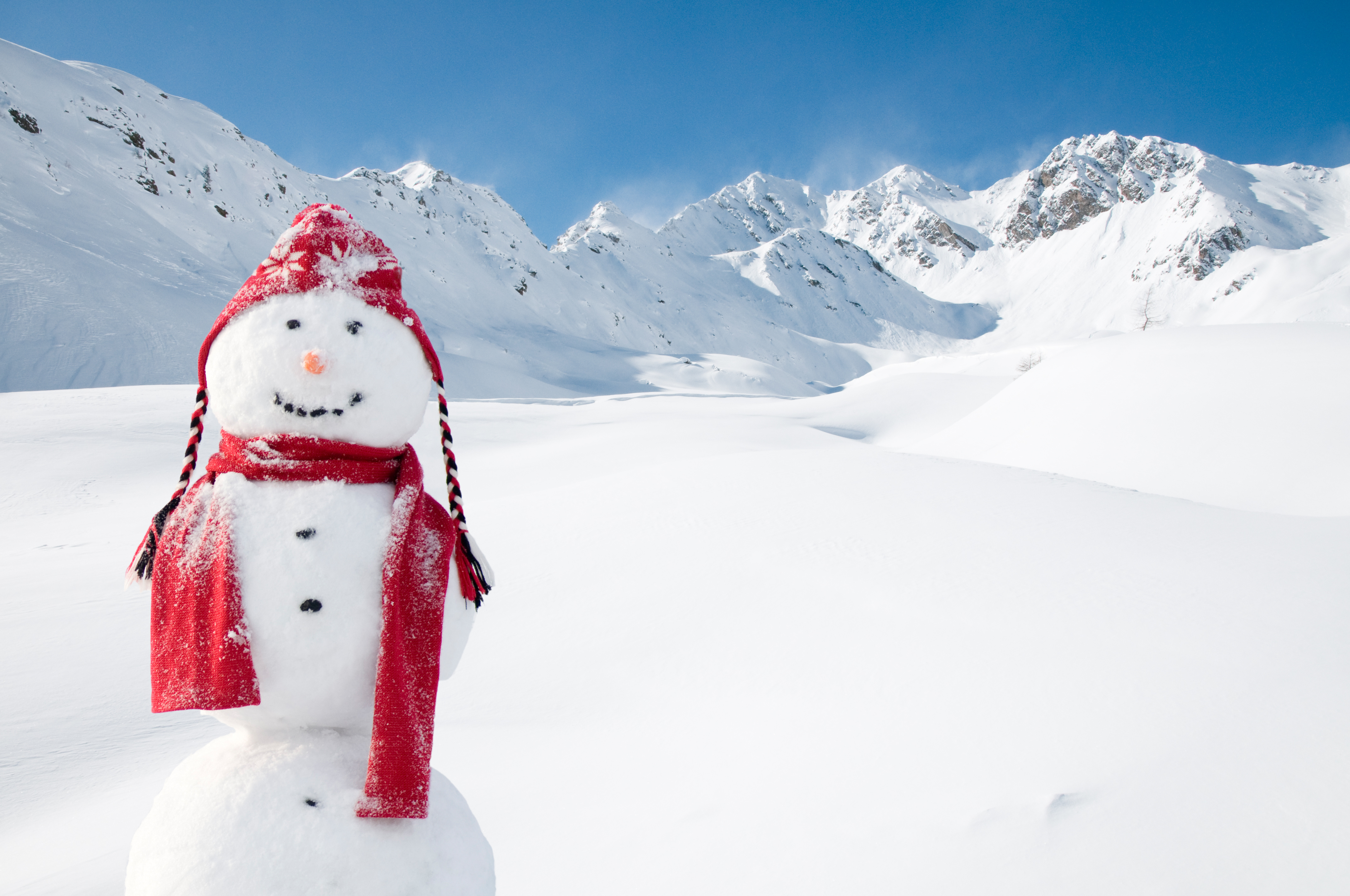 happy-snowman-in-mountains