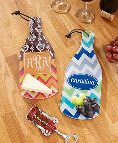 personalized-wine-bottle-shaped-cutting-boards