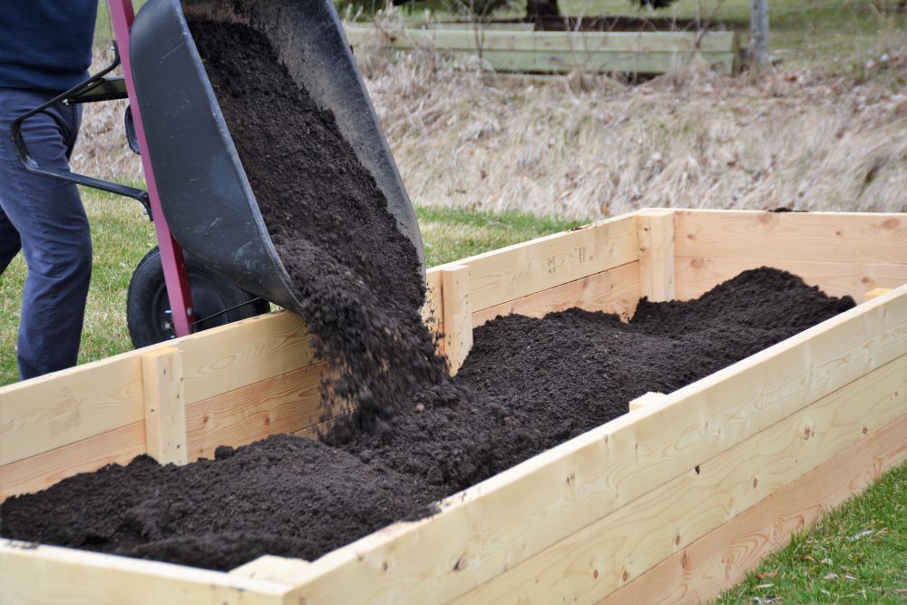Raised Bed Gardening Tips - High Quality Soil For The Garden