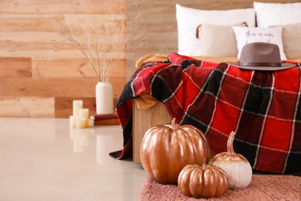 Fall Bedroom Ideas - plaid blanket