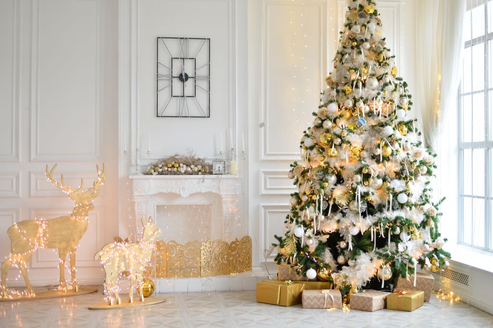 White Christmas Decorating Ideas - gold and white Christmas theme