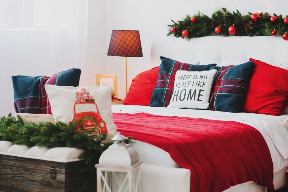 Classic Christmas Decorating Ideas - Christmas themed bedding
